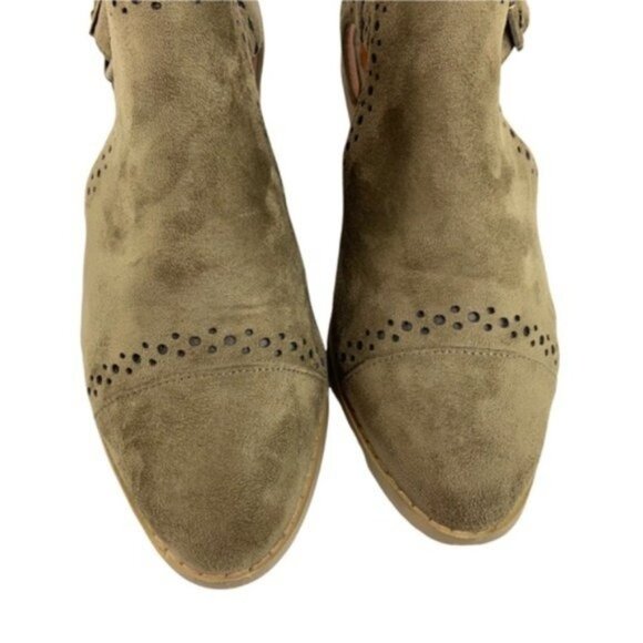 Boutique by Corkys Caged Ankle Bootie Green Faux Suede Pointed Toe Perforated - Picture 3 of 9